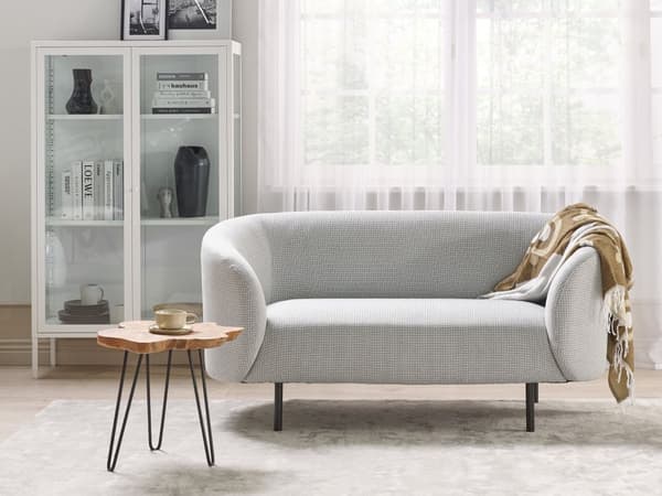 Sohvaryhmä mustavalkoinen kangas verhoiltu mustat rautajalat kolmelle kaareva perinteinen glamour tyyli