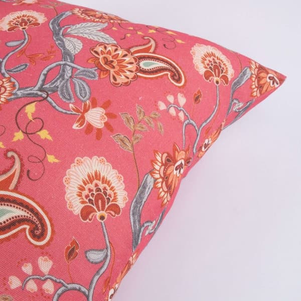 Set med 2 produkter. Pute LONETA 45x45cm, blomster på rosa bunn