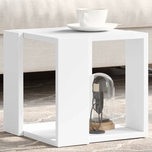 Soffbord vit 32x32x30 cm konstruerat trä