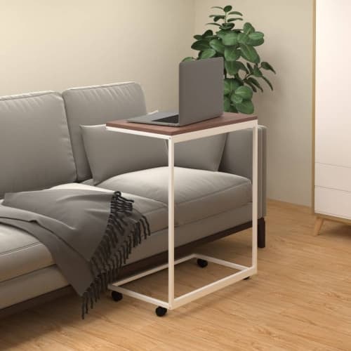 Sidobord med hjul vit 55x35x70 cm konstruerat trä