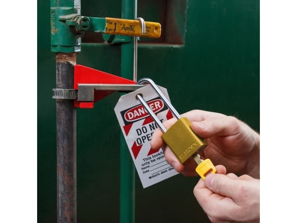 Brady , Safekey alumiininen riippulukko teräksisellä kahvalla, keltainen, 76mm kahvan korkeus, 6.4mm kahvan halkaisija (eri avaimella) ( 6 kpl) (1503