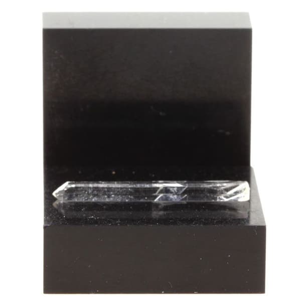 Quartz - La Gardette - 1.79 ct - Grå - 27 x 3 x 2 mm - Certifikat av autenticitet