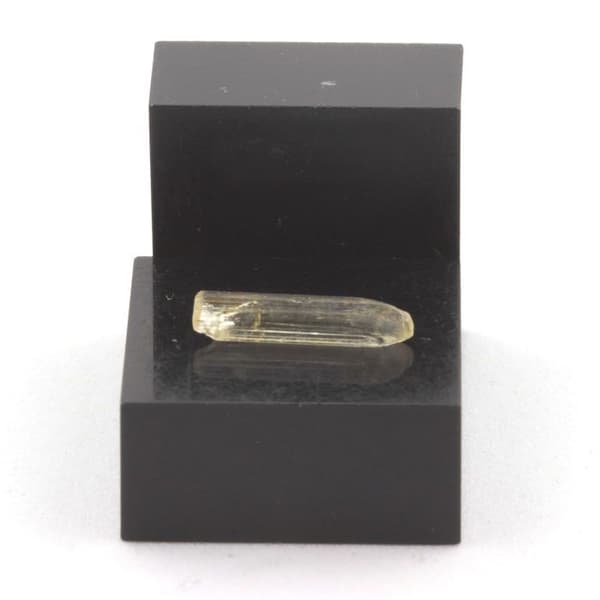 Ädelsten - Skapolit - Mpwapwa - 0,86 ct - Grå - Kristen - Äkthetscertifikat