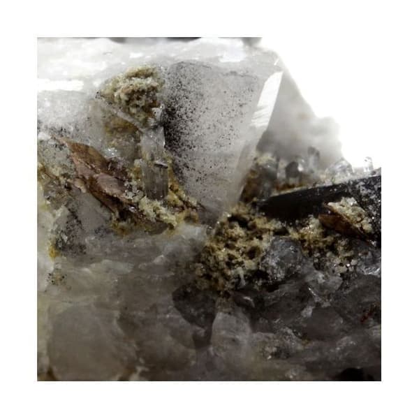 Brookite + Gråkvarts 108,8 karat