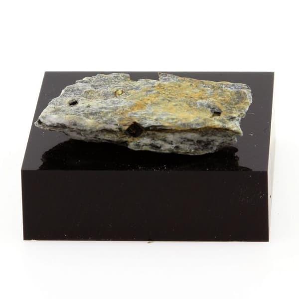 Skiffer + Pyrrhotite 13,8 karat
