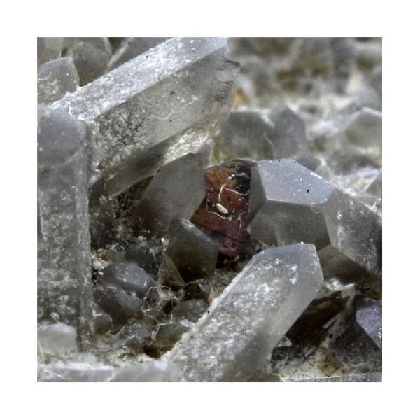 Brookite + Gråkvarts 159,3 karat