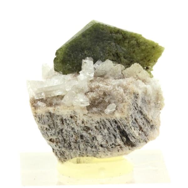 Titanit + Albite 196,9 karat