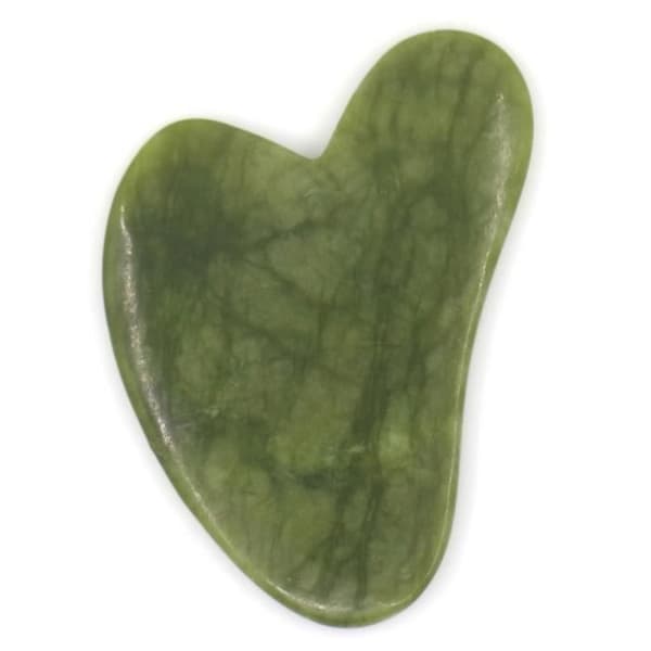 Gua Sha - SUN&amp;SIA - Grön Jade-Sten - Lyftande Effekt - Fodral ingår - 6,5 x 8 cm
