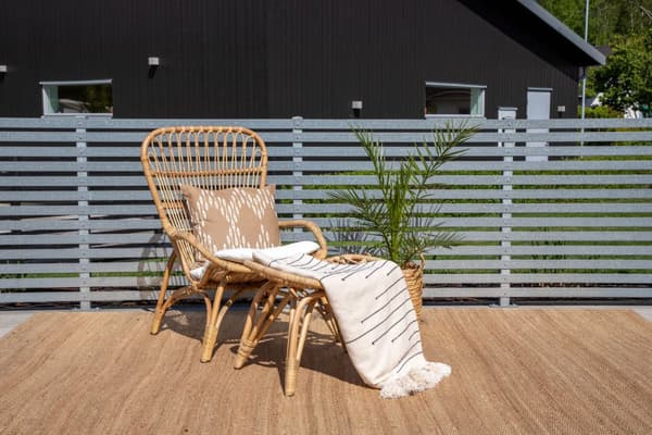 Ella lounge chair med fotskammel natur, offwhite.