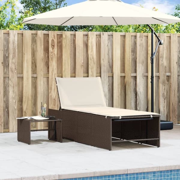 vidaXL Solsängar 2 st med bord brun konstrotting