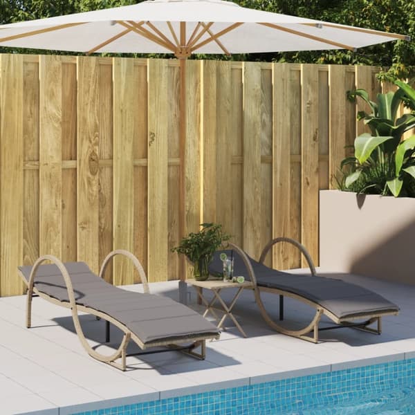 Solsängar 2 st med bord beige konstrotting