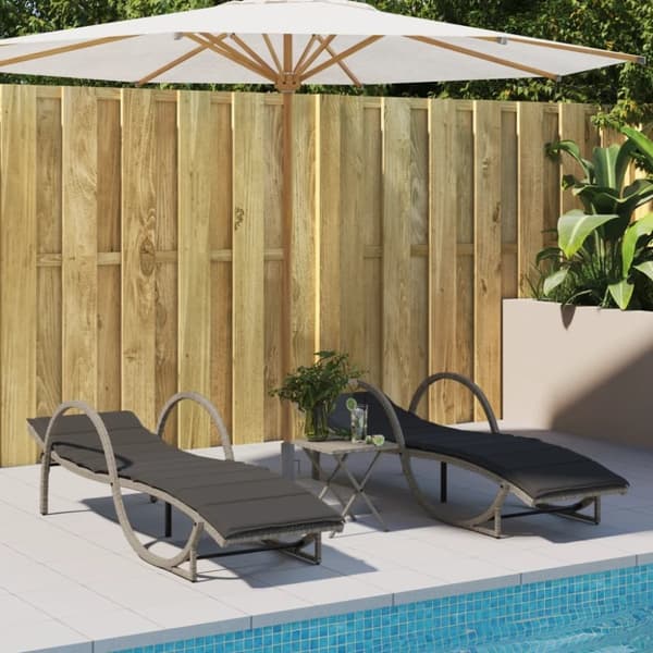 vidaXL liggestole 2 stk. med hynder polyrattan lysegrå