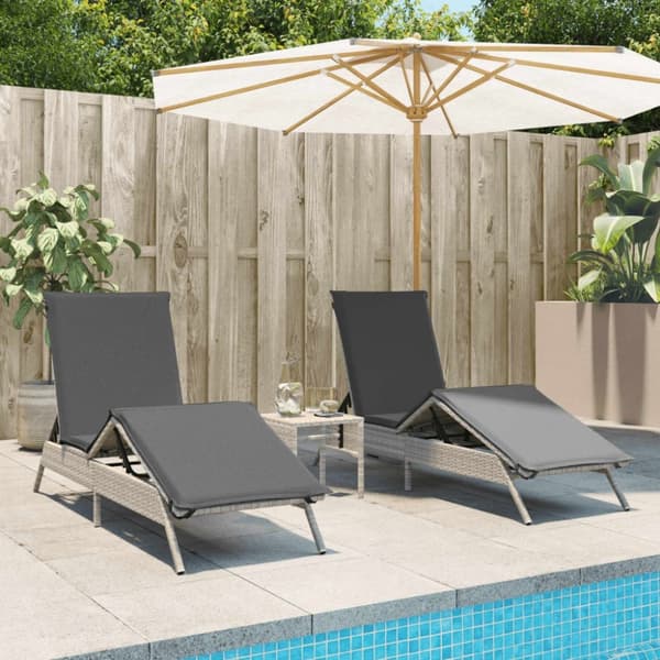 vidaXL liggestole 2 stk. med bord polyrattan lysegrå