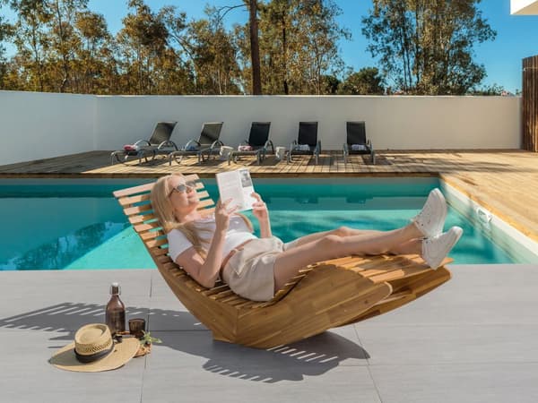 Liggestol Lyst Olieret Akacietræ 100 x 60 x 180 cm Solseng Bølget til Terrasse Altan Retro Have Tilbehør Indretning Boho Beliani Design