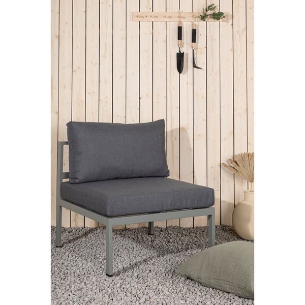 Copacabana havesofa midt del khaki.