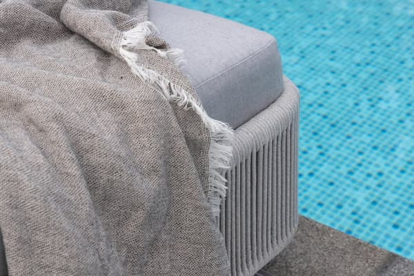 FURNLUX SOLSTOL FÖR UTOMHUSBRUK VIRYA GRÅ & VIT 75CM