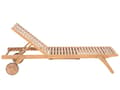 Miniatyrbilde 7 av 11: Solseng i Lyst Tre Akasie med Pute Lysebeige Liggestol på Hjul med Bord