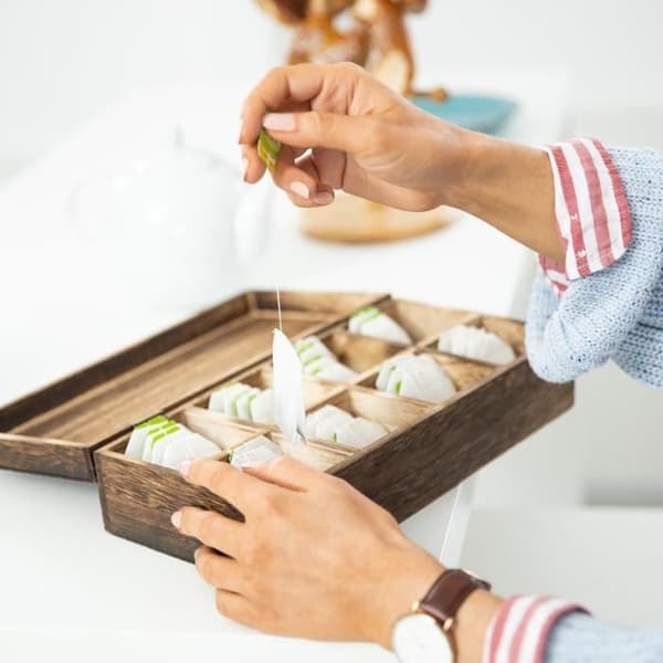 Relaxdays Tea Box Trä Organizer Te Box 8 Fack Aroma Lock HxBxD: 8,5 x 30,5 x 15,5 cm, Brun