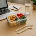 Miniatyrbild 5 av 6: Plastlåda 1L Utan BPA – 2 Fack + Bestick | Mikrovågsugn &amp; Diskmaskin