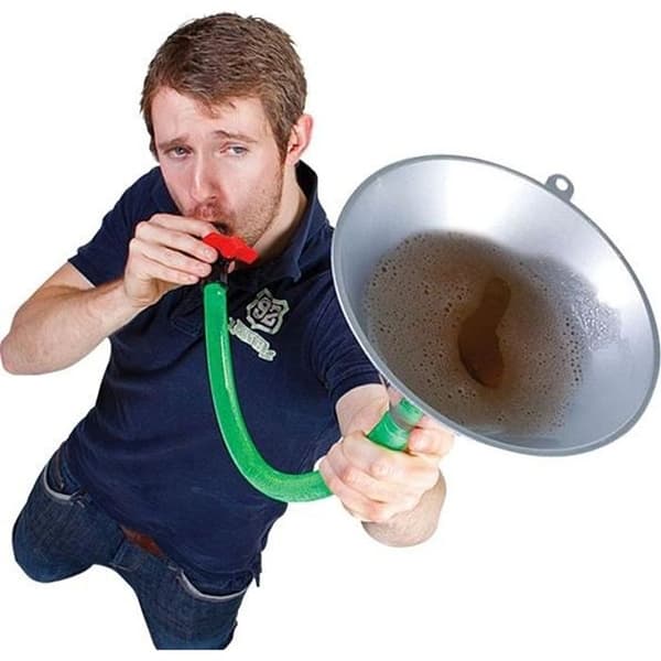 Beer Bong Funnel Drinking Game - Märke - Modell - Fast Flow - 500 ml - Blandad vuxen