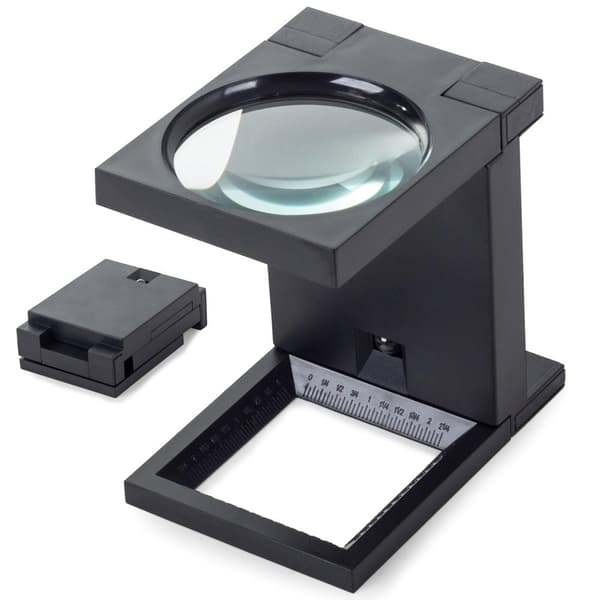 2,5x Suurennuslasi LED-valolla & Mittakaavalla