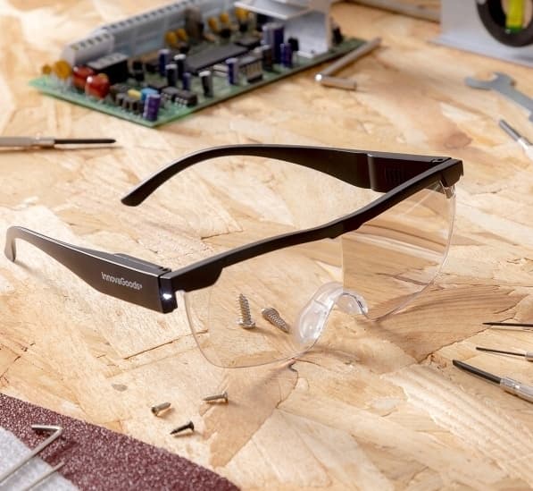 SUURENNUSlasit Tarkkuuspäähän kiinnitettävät MAGNIFYING lasit LED-valaistus INNOVAGOODS