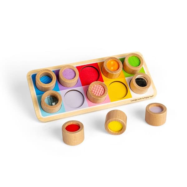 Bigjigs Toys Regnbågsfärgad sensorisk bräda i trä, taktil platta och matchande, formsorterare, för barn från 12 månader.