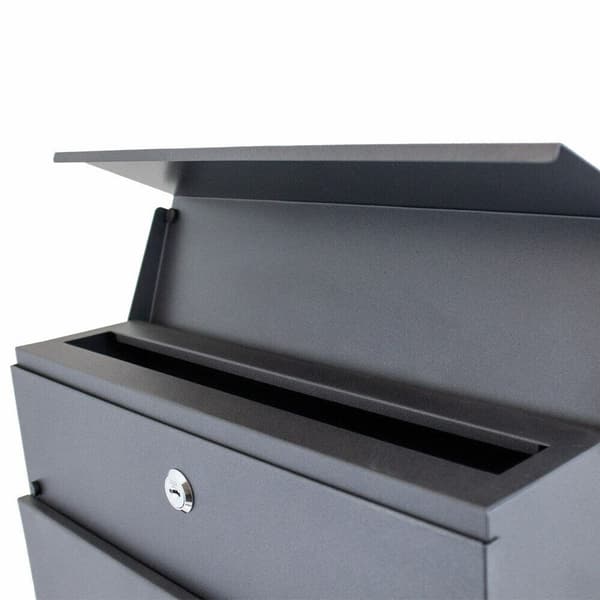 V?gh?ngt og moderne postkasse til breve med r?r til aviser og foldere