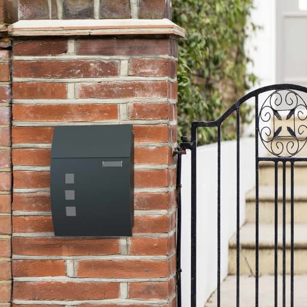 Mailbox - Wall Model - Lockable - Med visning af vinduer og nøgle - sort