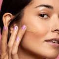 Miniatyrbillede 3 af 3: Oriflame Mattifying Colored BB Cream OnColour SPF 10 - Light 30 ml