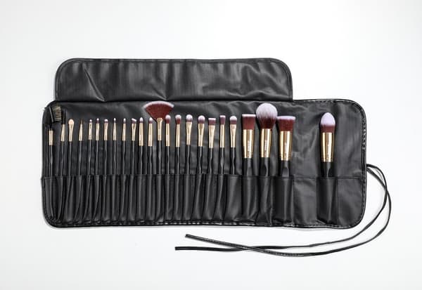 New 24 kpl. Pro Makeup Brushes Black / Gold