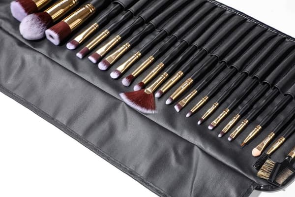 24 stk. professionelle og eksklusive make-up børster i etuier Black / Gold