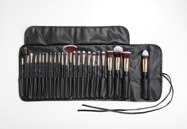 New 24 kpl. Pro Makeup Brushes Black / Gold