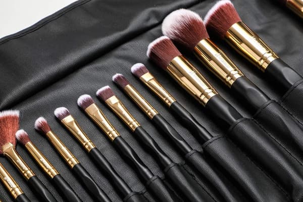 New 24 kpl. Pro Makeup Brushes Black / Gold