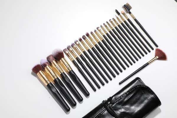 New 24 kpl. Pro Makeup Brushes Black / Gold
