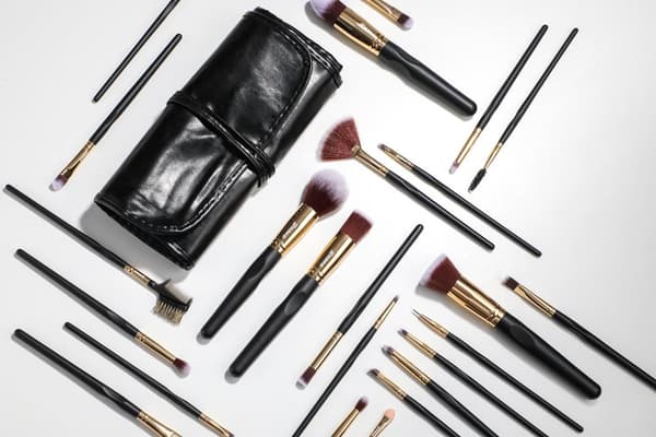 24 stk. professionelle og eksklusive make-up børster i etuier Black / Silver