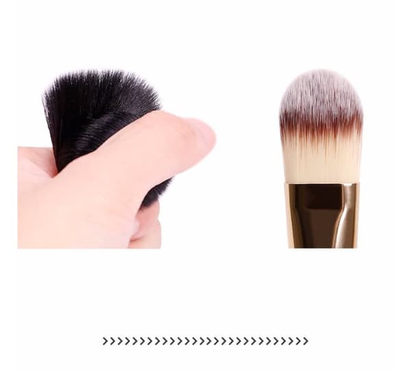 Elegant borstset fr�n DUcare i 8 delar inklusive v�ska