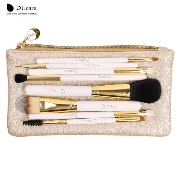 Elegant borstset fr�n DUcare i 8 delar inklusive v�ska