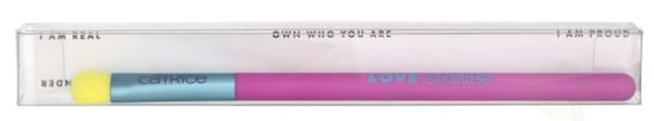 Catrice Who I Am Eyeshadow Shader Brush 1 piece C01 Love Unites