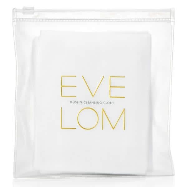 De specialvävda muslinservetterna tar bort alla spår av rengöringsmedlet och exfolierar försiktigt huden. Eve