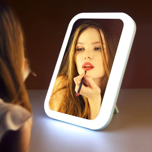 Stilren LED Sminkspegel med Touch-Kontroll
