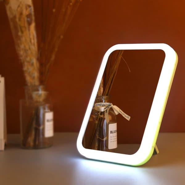Stilren LED Sminkspegel med Touch-Kontroll