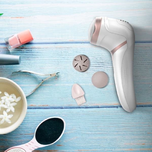 Cecotec Electric foot file with rechargeable battery, different hardness discs and suction function.