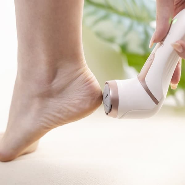 Cecotec Electric foot file with rechargeable battery, different hardness discs and suction function.
