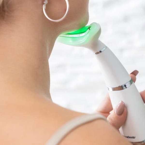 Double Chin Reducer med fototerapi, termoterapi och vibration Kinred InnovaGoods