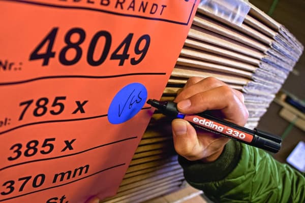 Märkpenna EDDING 330 svart 10st