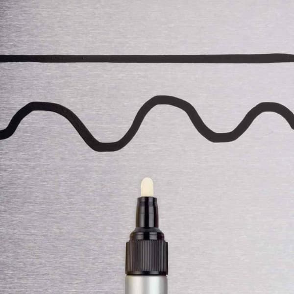 Permanent Paint Marker - SAKURA - Svart aluminiumkropp - Fiber spets - Opaque - Oföränderlig