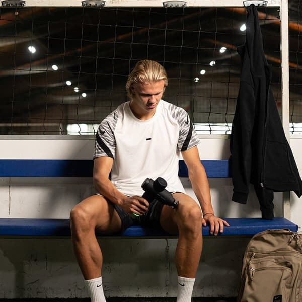 Hyperice Hypervolt 2 Pro käsihierontalaite sovelluksella, musta