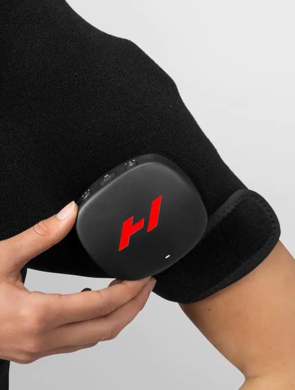 Hyperice Venom 2 vibrerende og varmende ærme til venstre arm