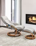 Miniatyrbillede 4 af 11: Hvilestol med fodskammel Lysegråt kunstlæder Træramme Massage- og varmefunktion Drejbar Justerbar ryg Retrodesign Hvilestol